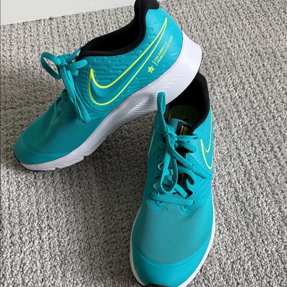 Nike Youth Star Runner Athletic Sneakers